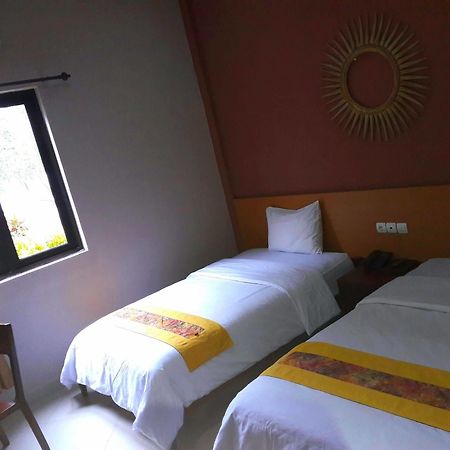 Hotel Transit Pasuruan Εξωτερικό φωτογραφία