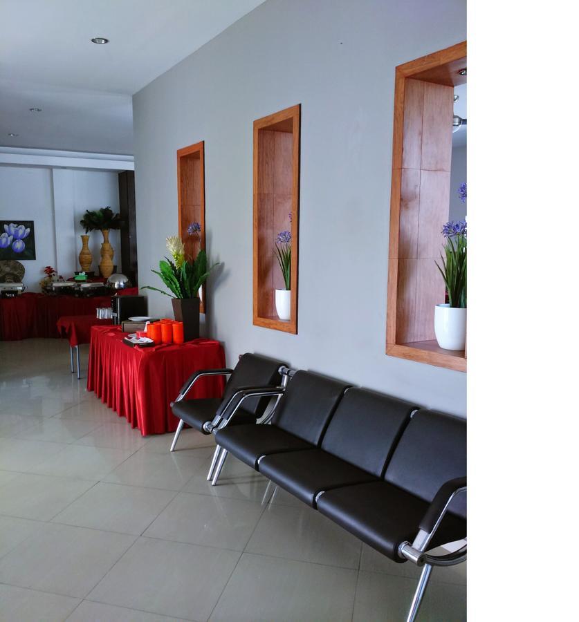 Hotel Transit Pasuruan Εξωτερικό φωτογραφία