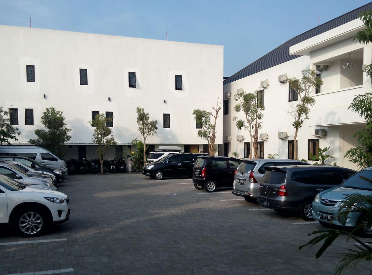 Hotel Transit Pasuruan Εξωτερικό φωτογραφία