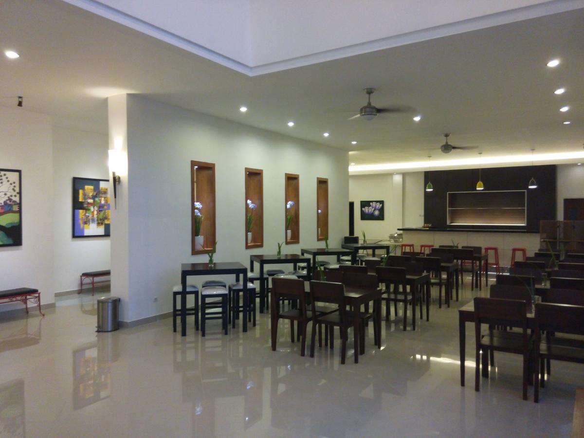 Hotel Transit Pasuruan Εξωτερικό φωτογραφία