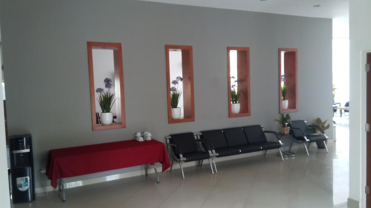 Hotel Transit Pasuruan Εξωτερικό φωτογραφία
