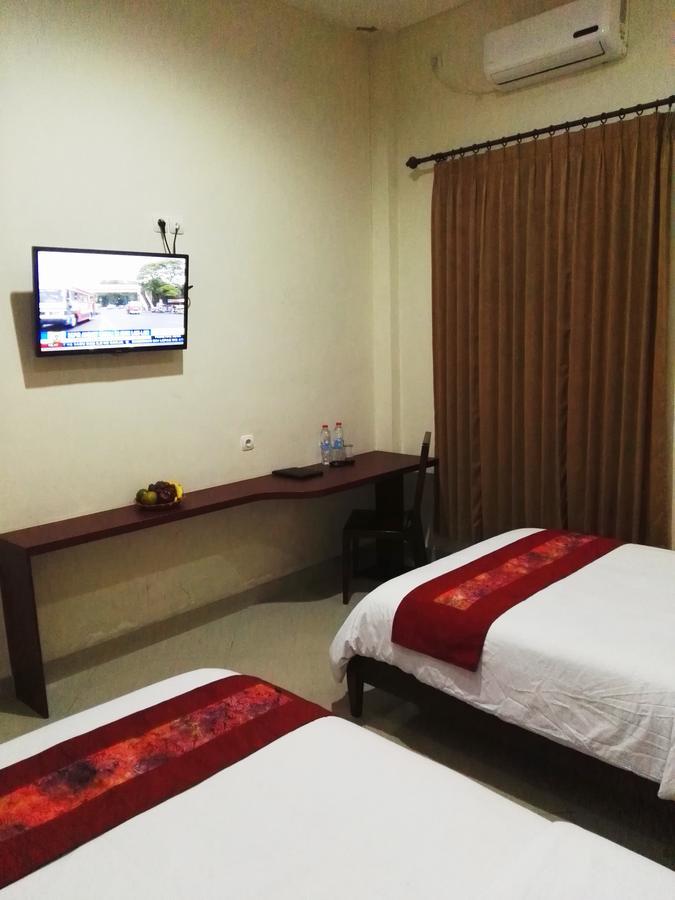 Hotel Transit Pasuruan Εξωτερικό φωτογραφία